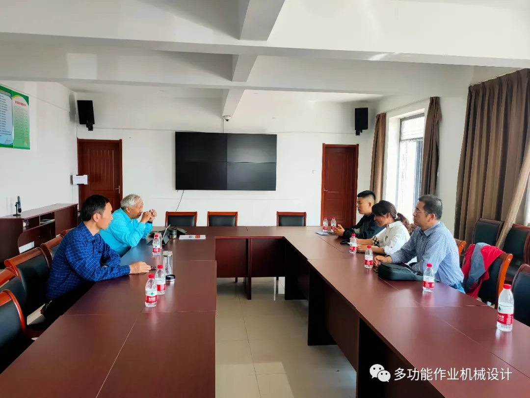 開會討論現代果園發展對于機械化的需求和要求