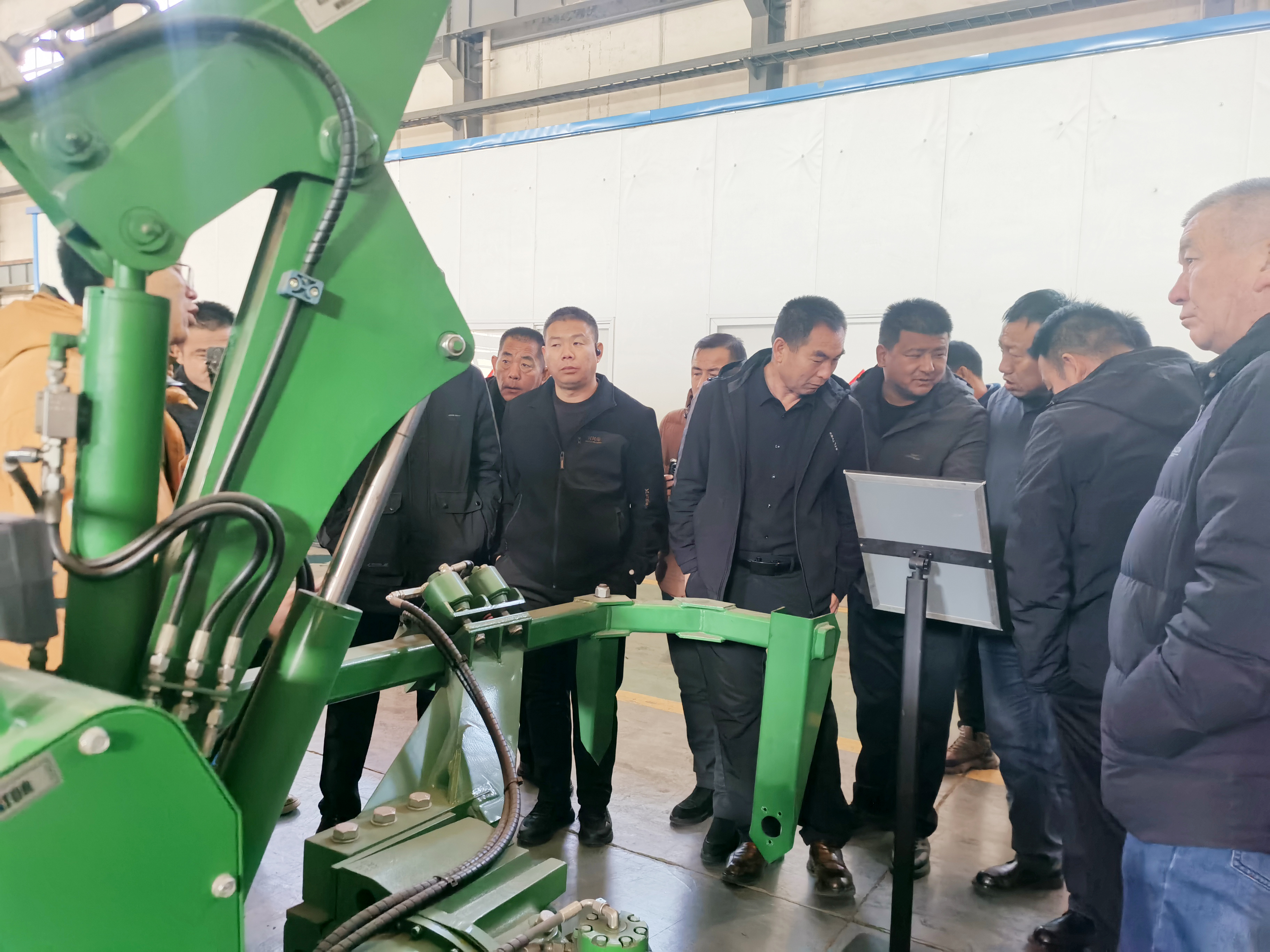 好馬克挖樹機.jpg